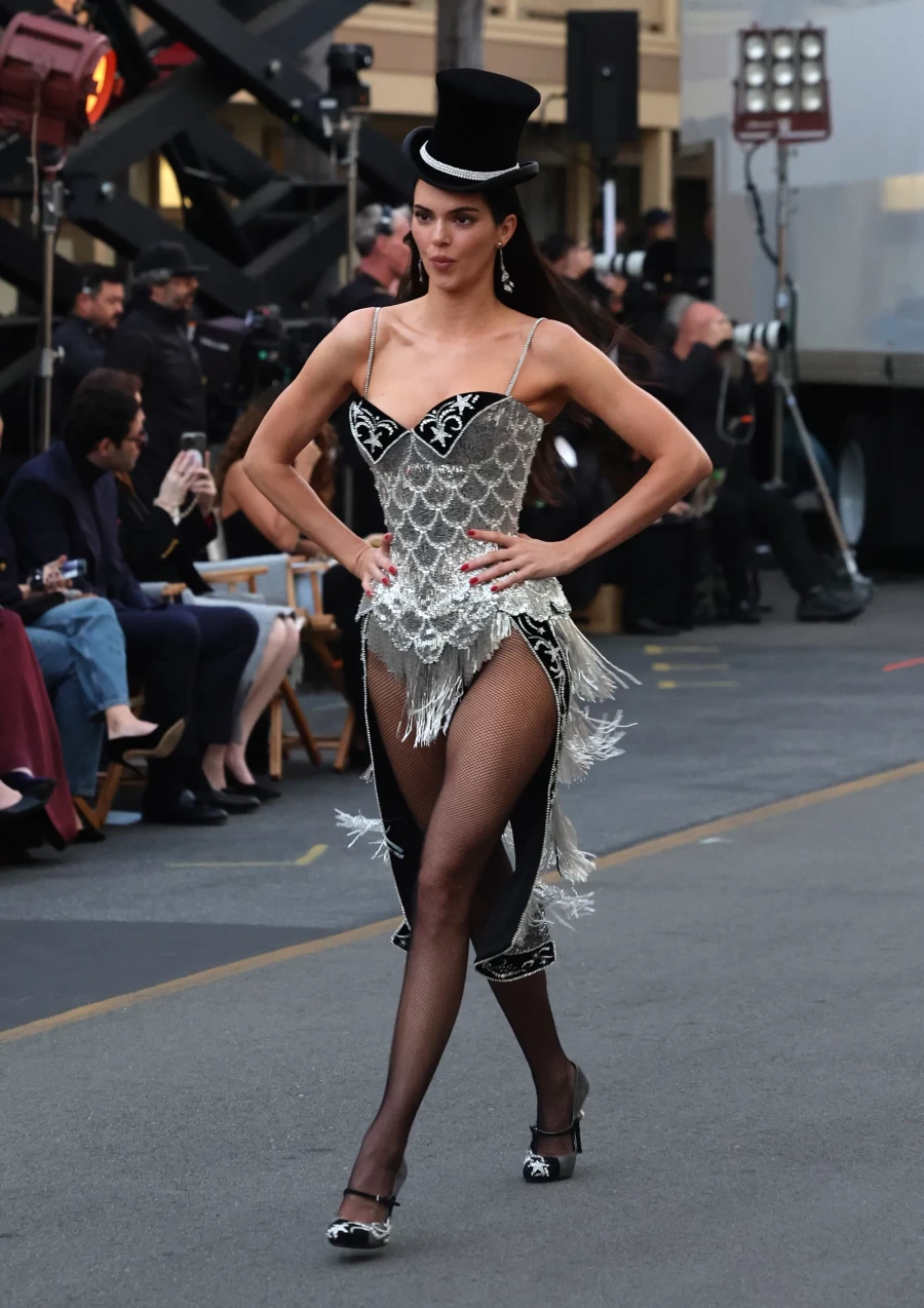 Kendall Jenner, 'Vogue World 2025: Hollywood’u “Moulin Rouge” Kostümüyle Açtı Kendall Jenner, 'Vogue World 2025: Hollywood’u “Moulin Rouge” Kostümüyle Açtı