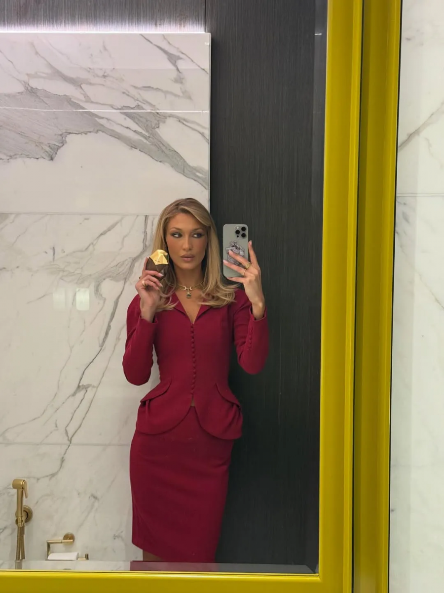 Bella Hadid 'Ofis Stili' Köklerine Geri Döndü