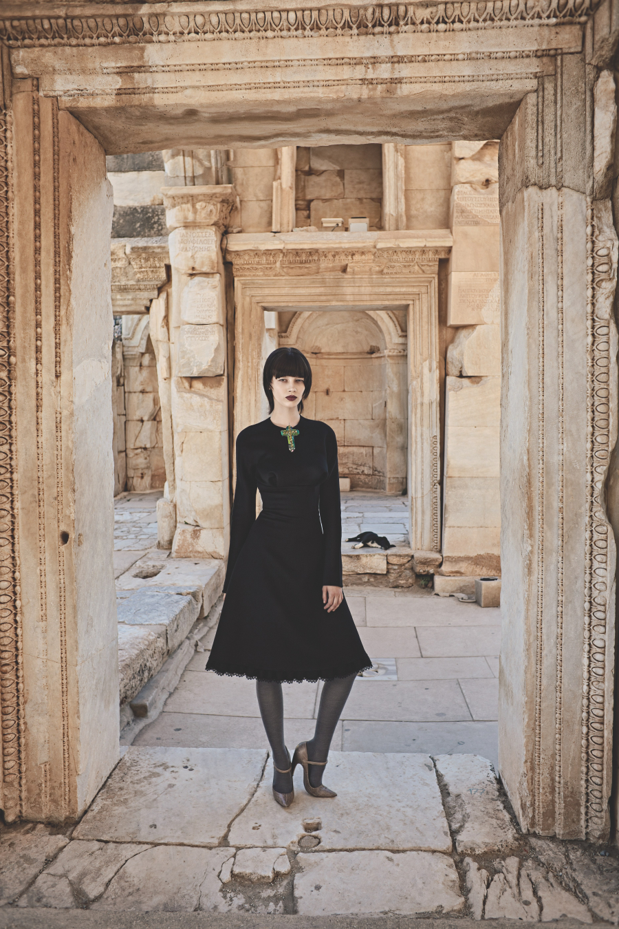 Efes. Fotoğraf: Ahmet Polat, Moda Editörü: Mary Fellowes, Ocak 2011