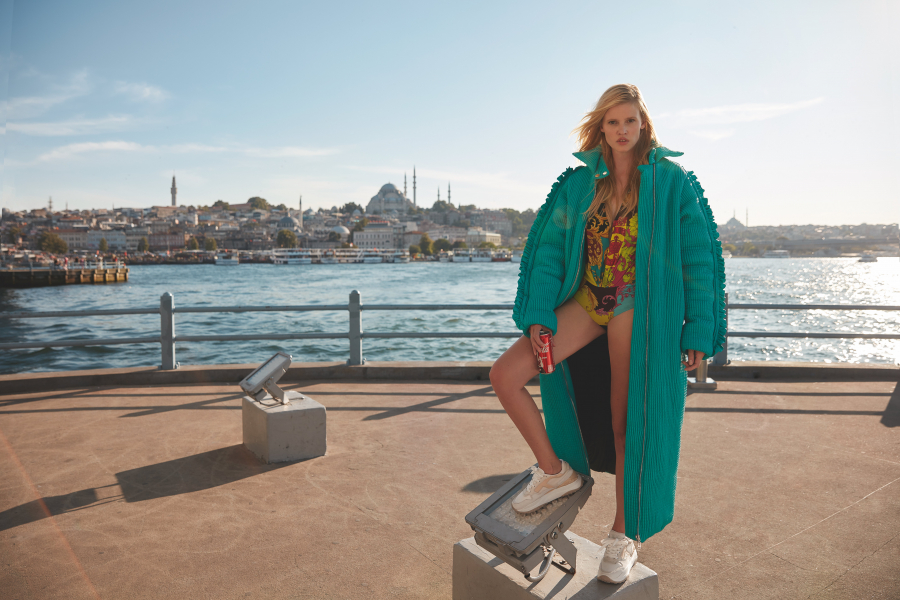 İstanbul. Fotoğraf: Emre Güven, Moda Editörü: Naz Bileydi Yenigün, Ağustos 2019