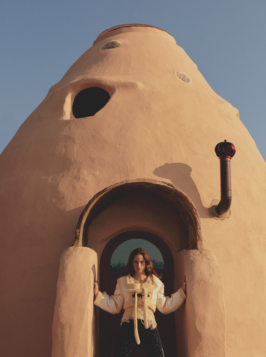 Bodrum. Fotoğraf: Tuğberk Acar, Moda Editörü: Ece Öğütoğulları, Aralık-Ocak 2020/21