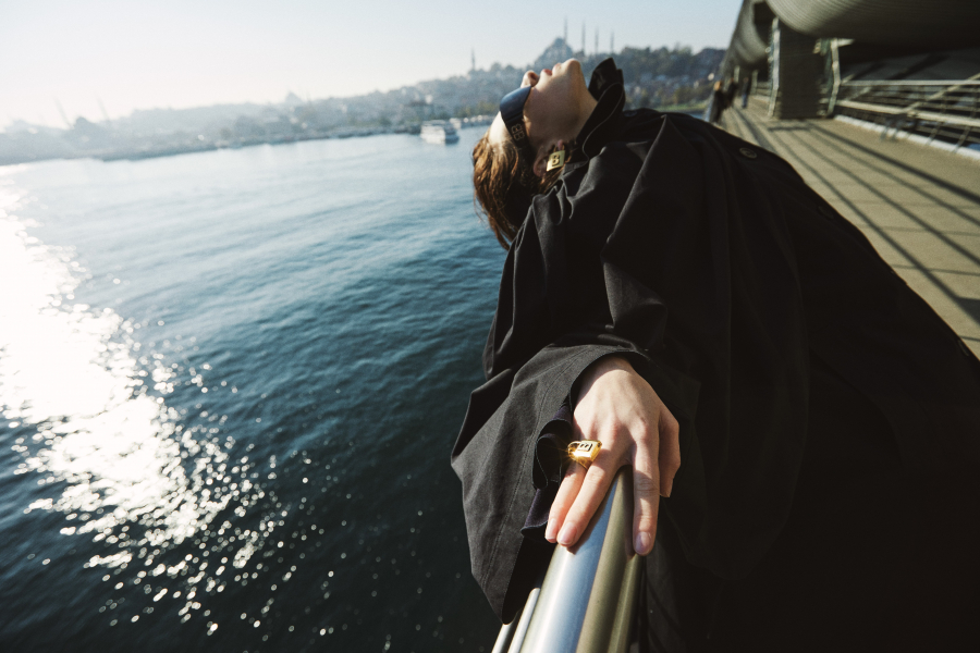 İstanbul. Fotoğraf: Emre Doğru, Moda Editörü: Ceylan Atınç, Aralık-Ocak 2020/21