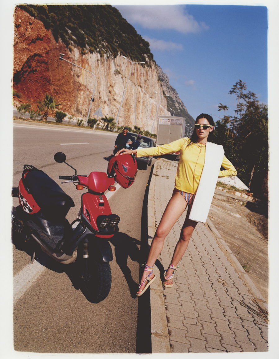 Kaş. Fotoğraf: Luca Campri, Moda Editörü: Ece Öğütoğulları, Haziran 2021