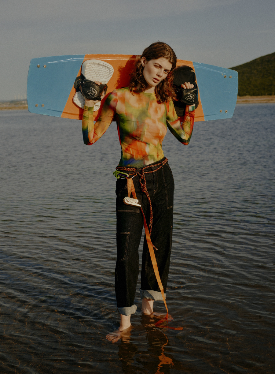 Urla, İzmir. Fotoğraf: Tuğberk Acar, Moda Editörü: Tuğçe Bahçıvangil, Haziran 2022