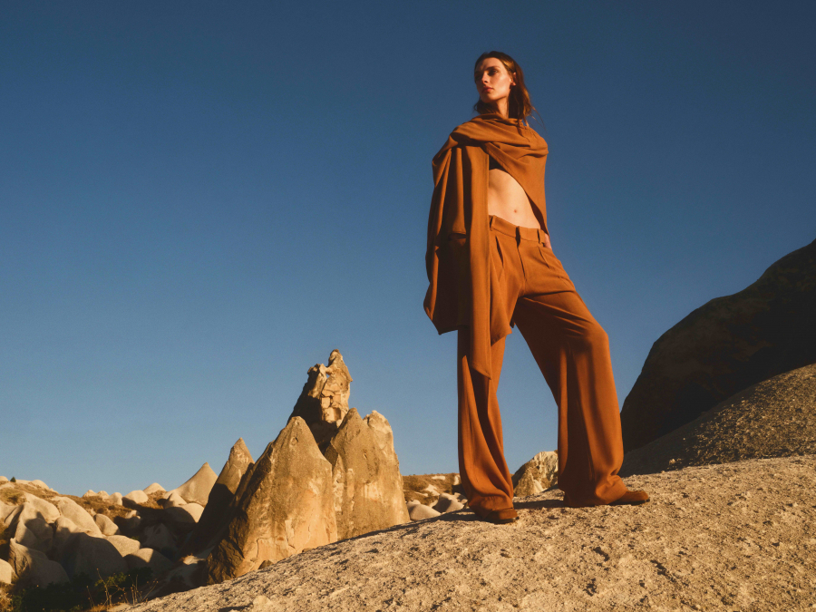 Kapadokya. Fotoğraf: Mustafa Nurdoğdu, Moda Editörü: İdil Ekinil Kocaaydın, Ekim 2024