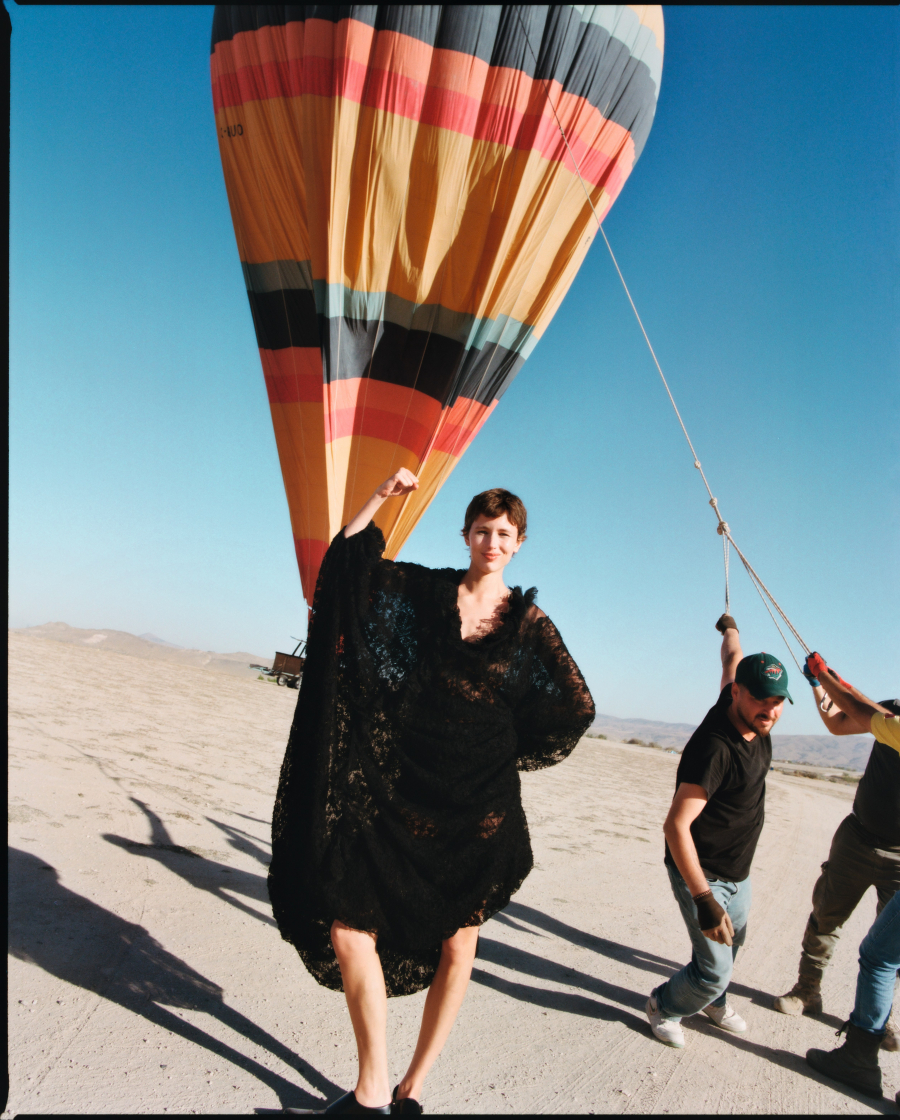 Kapadokya. Fotoğraf: Brendan Freeman, Moda Editörü: Ece Öğütoğulları, Ekim 2025