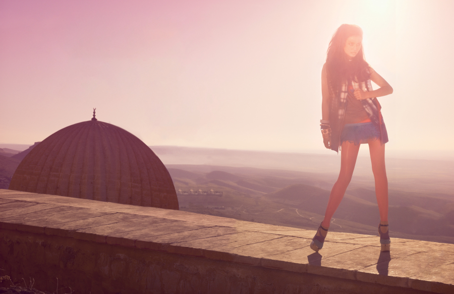 Mardin. Fotoğraf: MarianoVivanco, Moda Editörü: Mary Fellowes, Mart 2010