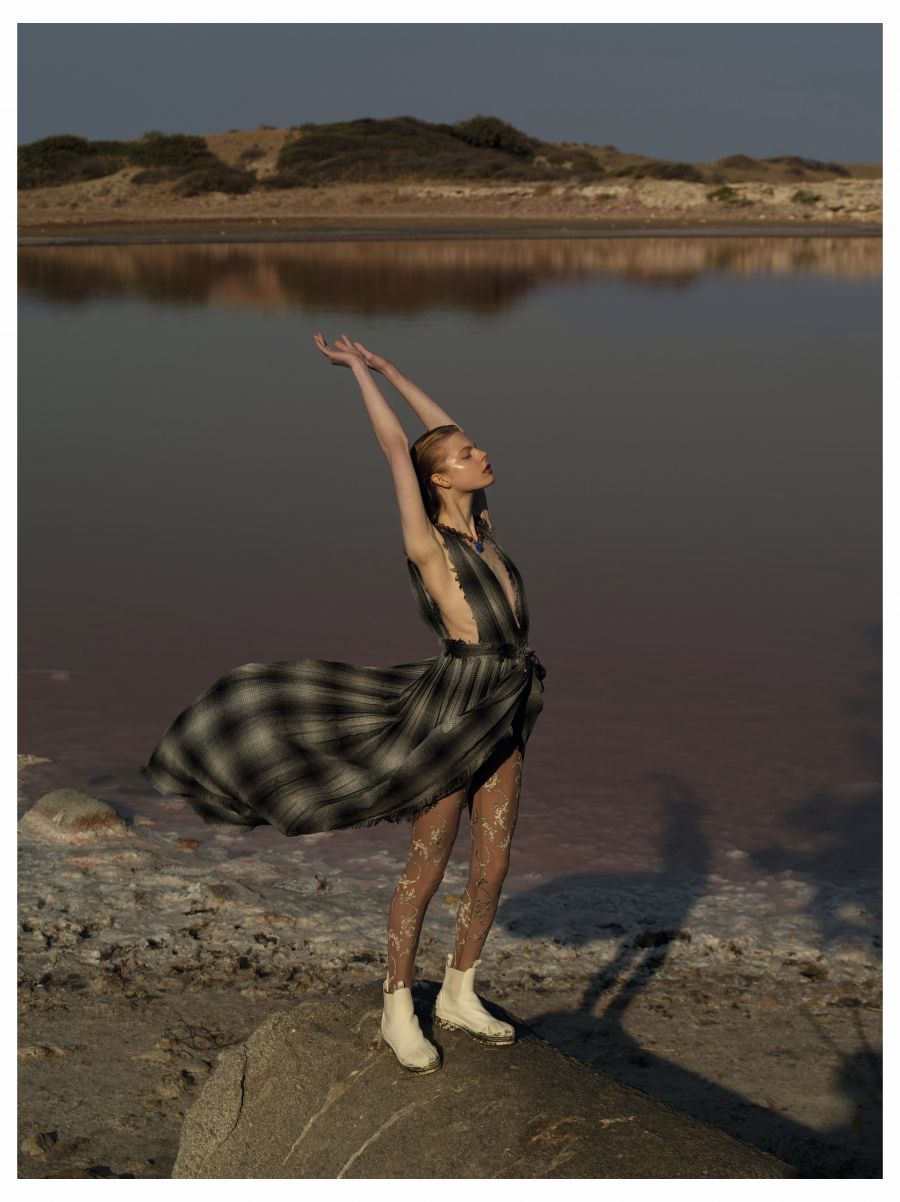 Tuz Gölü. Fotoğraf: Osman Özel, Moda Editörü: Aydan Sıvacı, Ekim 2020