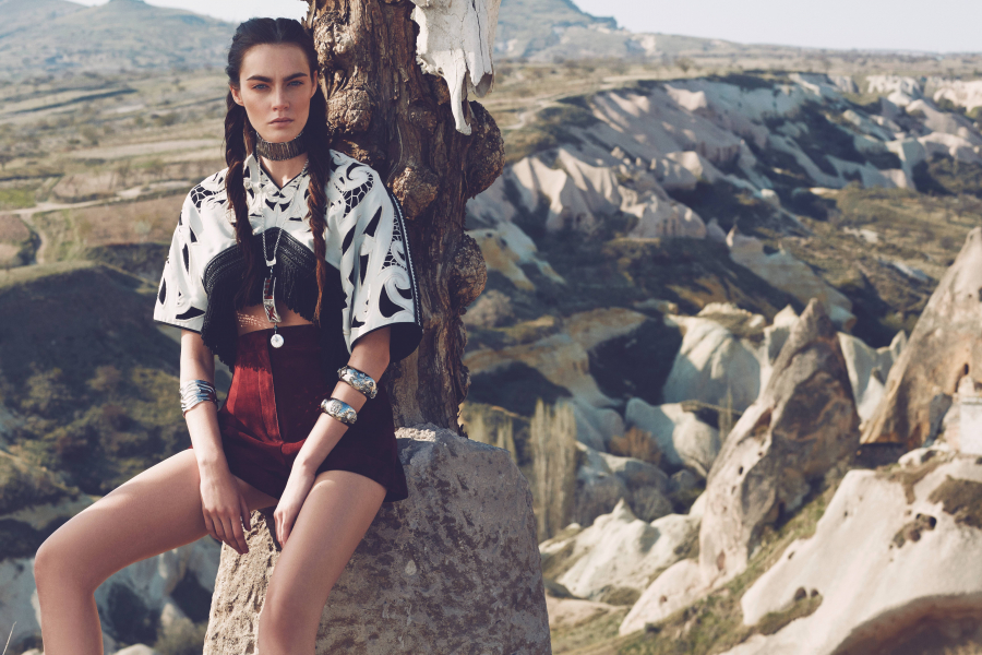Kapadokya. Fotoğraf: Emre Güven, Moda Editörü: Naz Bileydi, Mayıs 2014