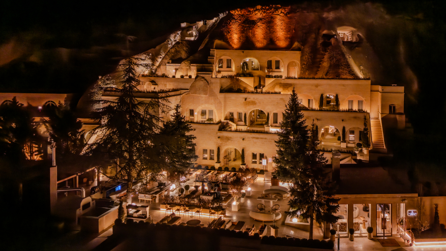 Kapadokya’nın Kalbinde Büyülü Bir Yılbaşı Deneyimi Kapadokya’nın Kalbinde Büyülü Bir Yılbaşı Deneyimi