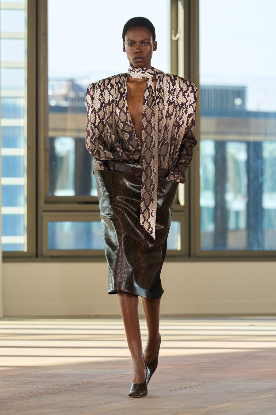 Yılbaşı Gecesinde Elbise Tercih Etmeyecekler İçin Güçlü Kombin Önerileri