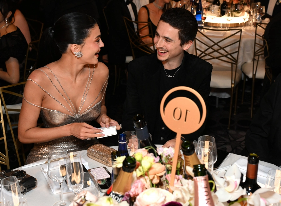 Kylie ve Timothée: Aşklarını Gözler Önünde Nasıl Yaşıyorlar? Kylie ve Timothée: Aşklarını Gözler Önünde Nasıl Yaşıyorlar?