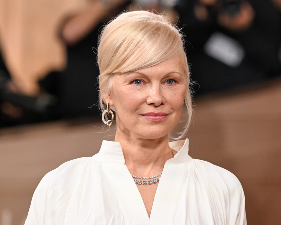 Pamela Anderson, Pandora