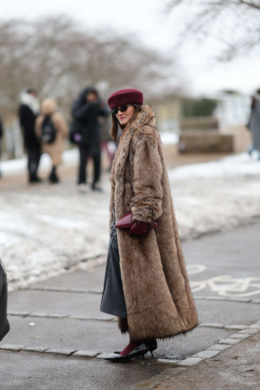 2026 Modasında Başrol Şık Küçük Şapkalarda