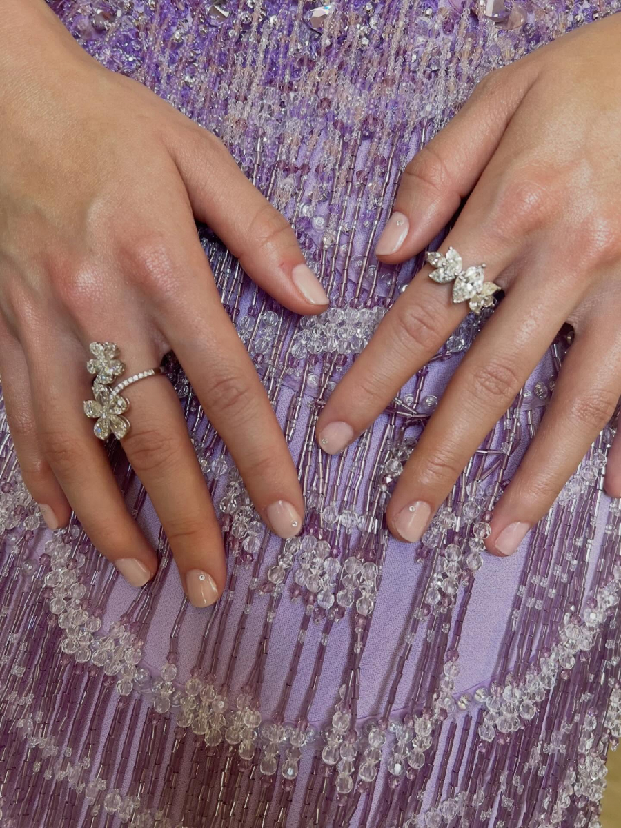 Laufey, Fotoğraf: @nails_by_yoko