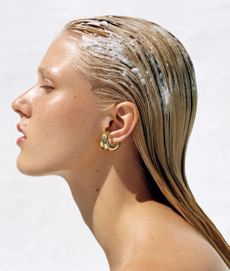 Saçlarınızın Seyreldiğini Nasıl Anlarsınız? Dikkat Etmeniz Gereken 5 Belirti