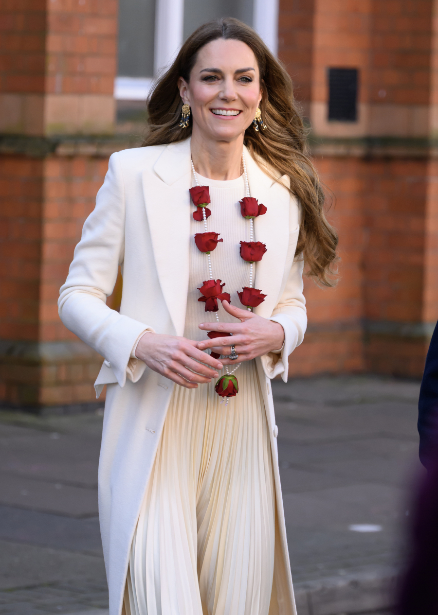 Galler Prensesi Kate Middleton’a Verilen Gül Çelenginin Anlamı