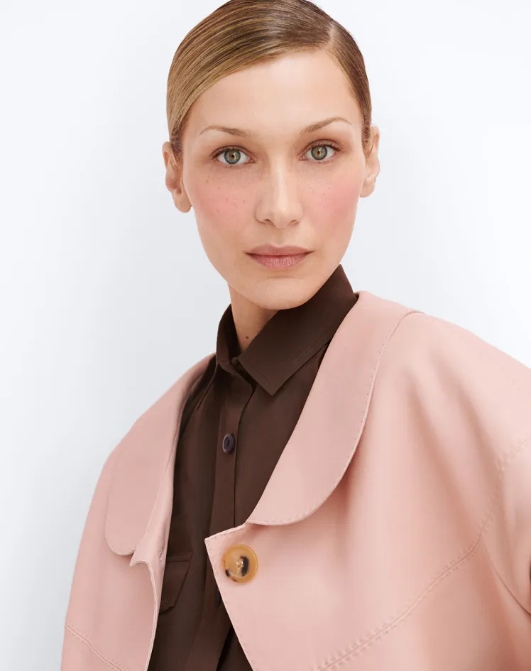 Bella Hadid, At Yılı’na Hazır