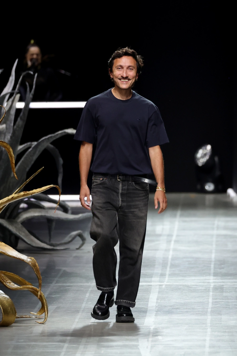 Etro Kreatif Direktörü Marco De Vincenzo Görevinden Ayrıldı Etro Kreatif Direktörü Marco De Vincenzo Görevinden Ayrıldı