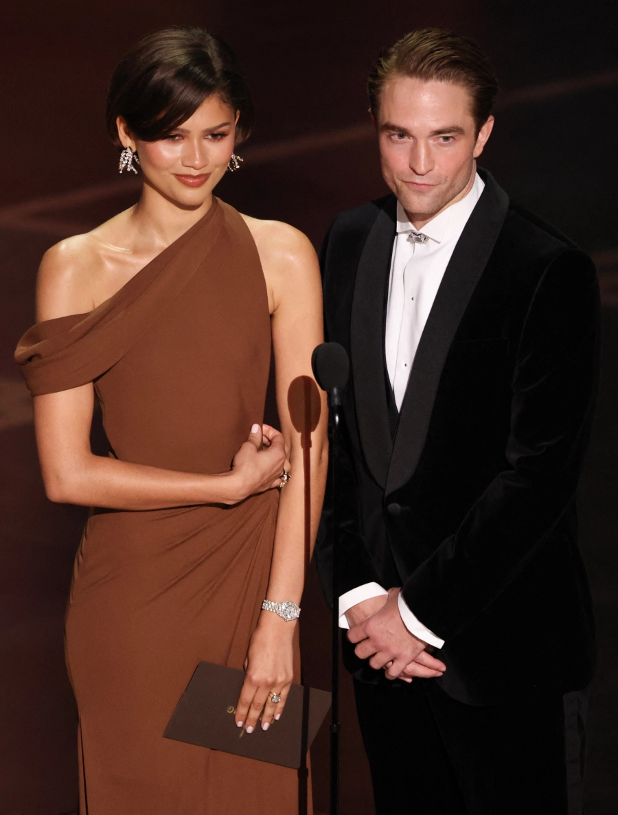 Zendaya ve Robert Pattinson, 2026 Oscar Ödülleri’nde En İyi Sürpriz Ödülü’nü Kazandılar Zendaya ve Robert Pattinson, 2026 Oscar Ödülleri’nde En İyi Sürpriz Ödülü’nü Kazandılar