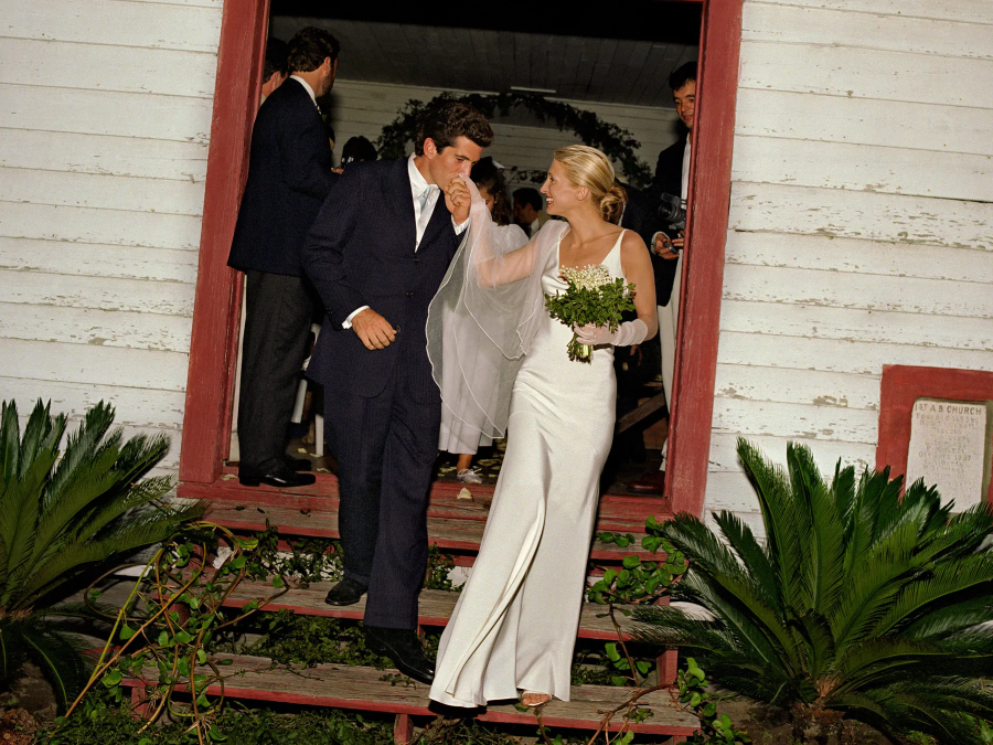 Carolyn Bessette Kennedy’nin İkonik Gelinliğinin Hikayesi