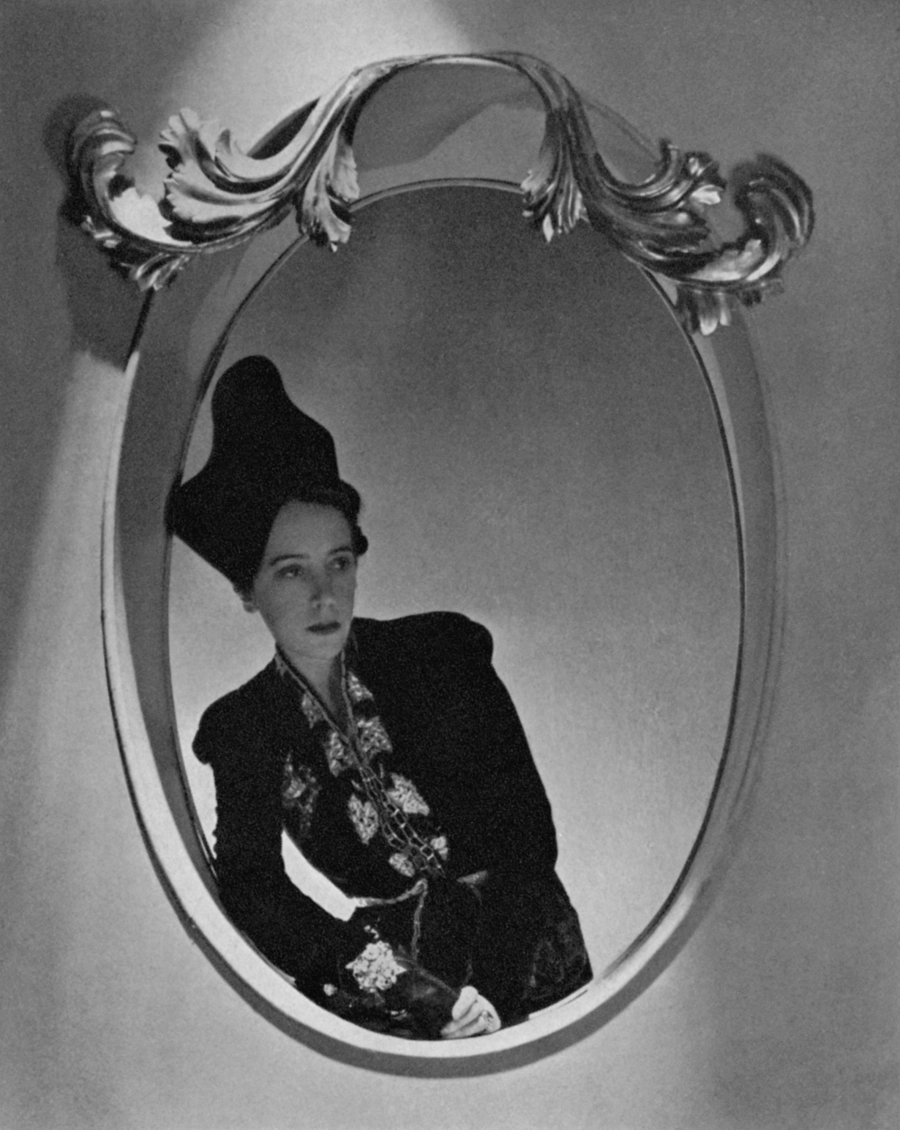 “Schiaparelli: Fashion Becomes Art” Sergisi Victoria & Albert Müzesi’nde “Schiaparelli: Fashion Becomes Art” Sergisi Victoria & Albert Müzesi’nde