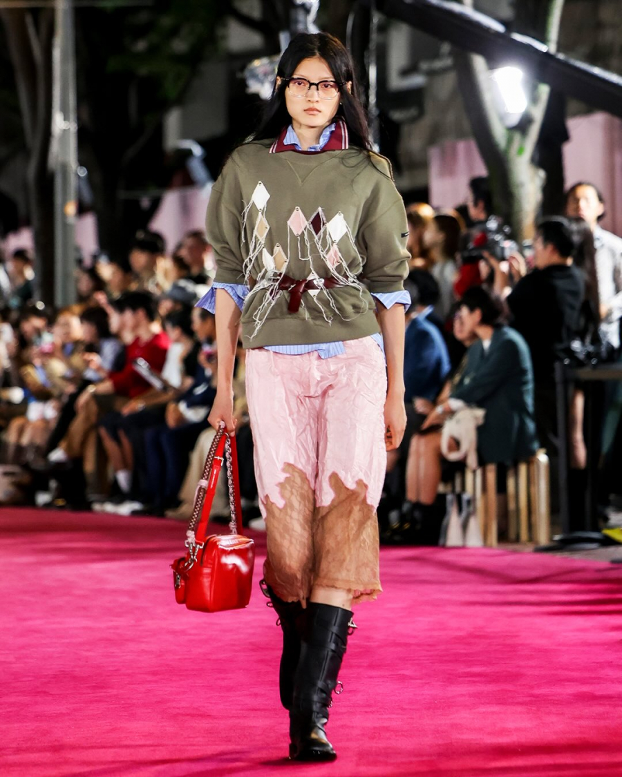 Dağınık Ama Bilinçli: “Messy Girl” Akımı Neyi Değiştiriyor?