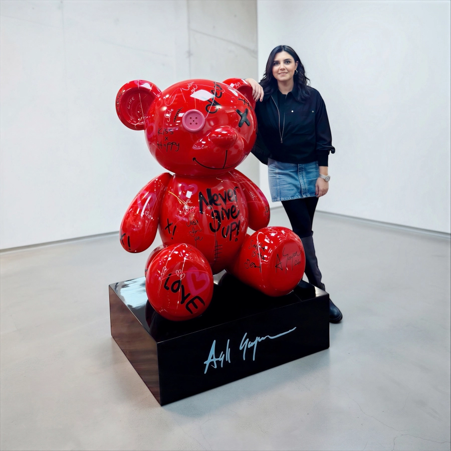 Renkli Zihinler: Ressam Aslı Sayan