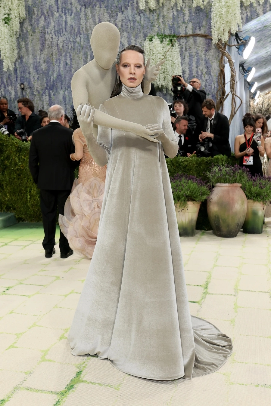 Jordan Roth, Met Gala 2026’da Canlı Bir Heykele Dönüştü 0