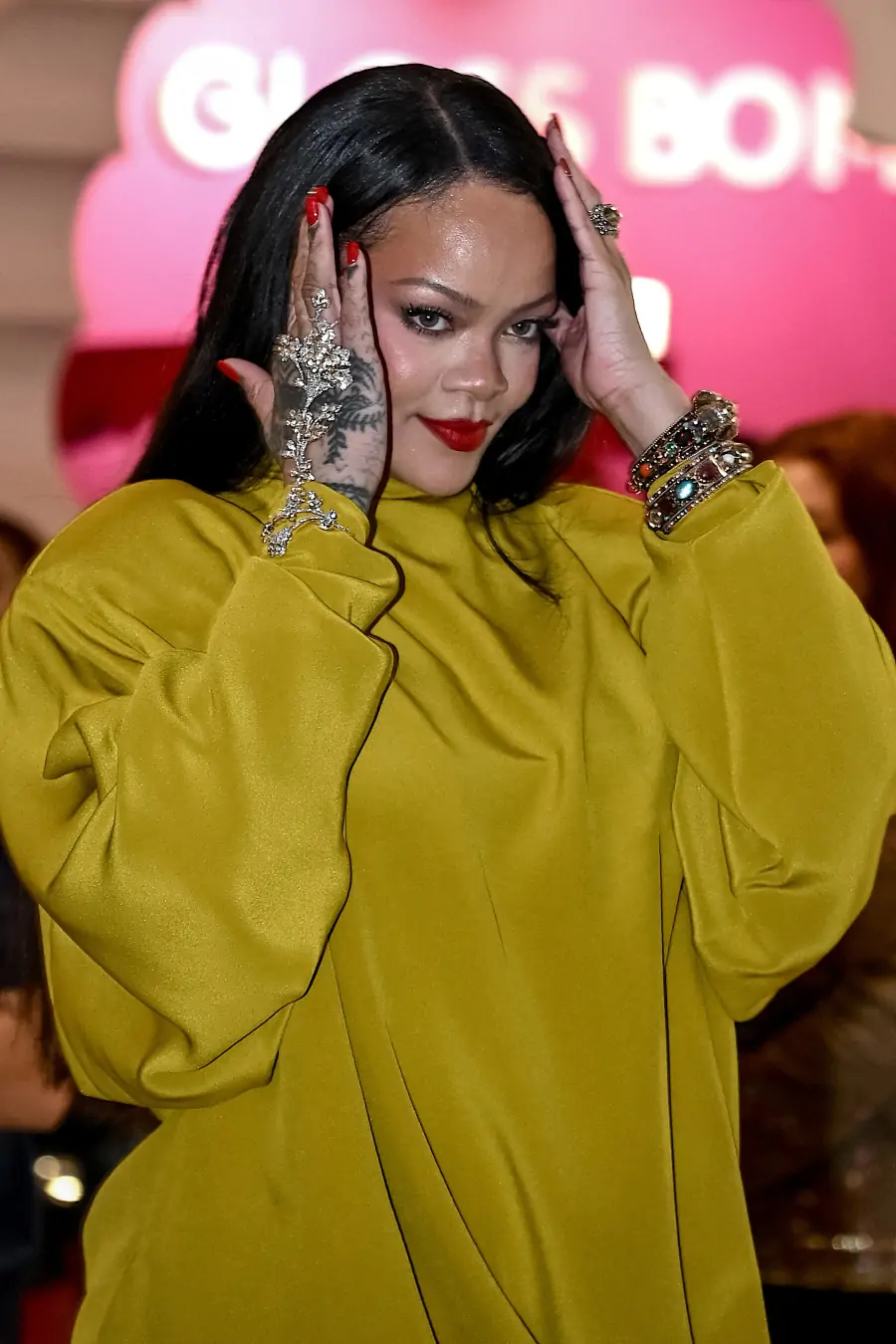 Rihanna’nın Yeni Dövmesi Çocukları Tarafından Tasarlandı Rihanna’nın Yeni Dövmesi Çocukları Tarafından Tasarlandı