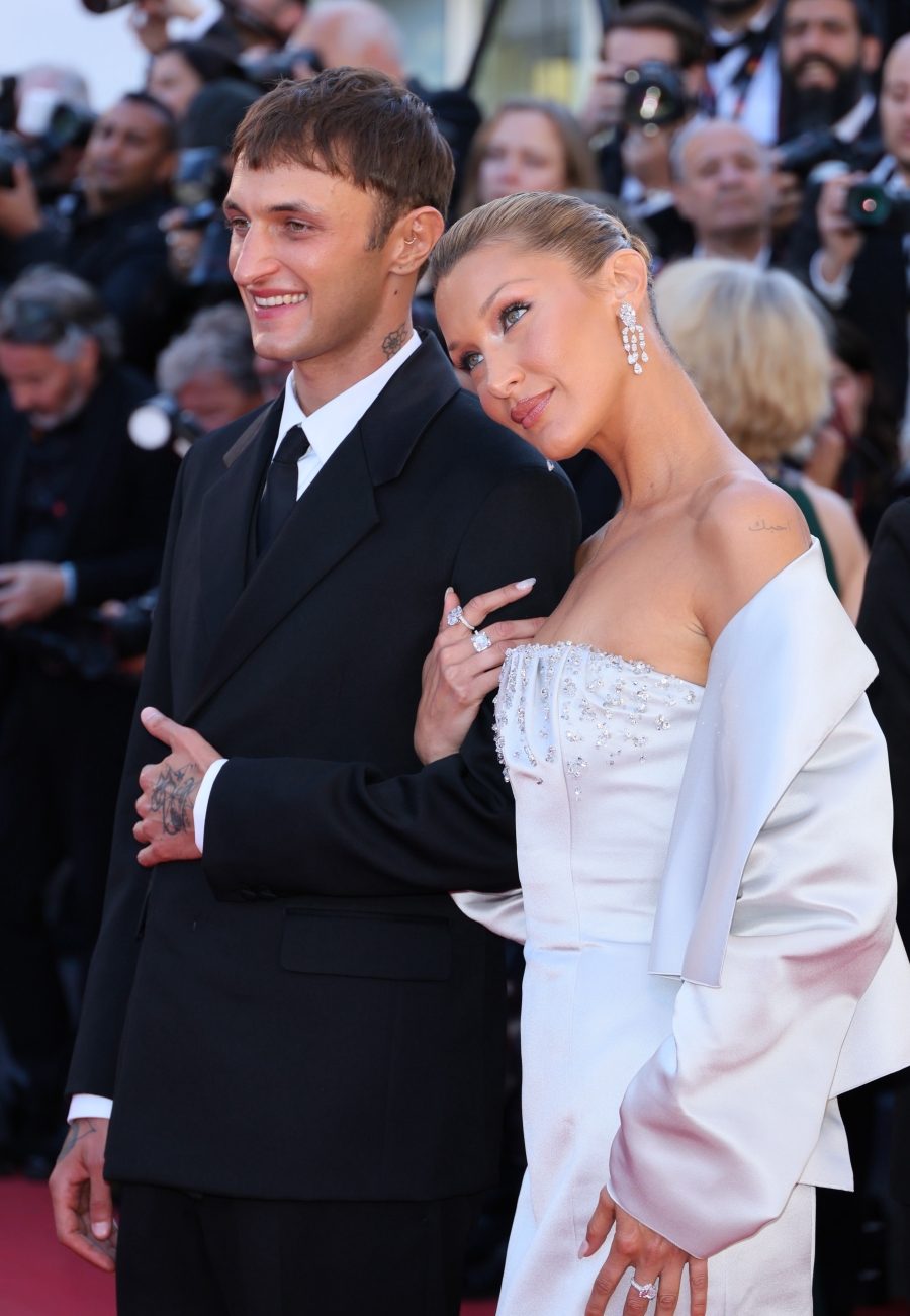 Bella Hadid, 2026 Cannes Film Festivali’ne Kardeşi Anwar Hadid ile Katıldı Bella Hadid, 2026 Cannes Film Festivali’ne Kardeşi Anwar Hadid ile Katıldı