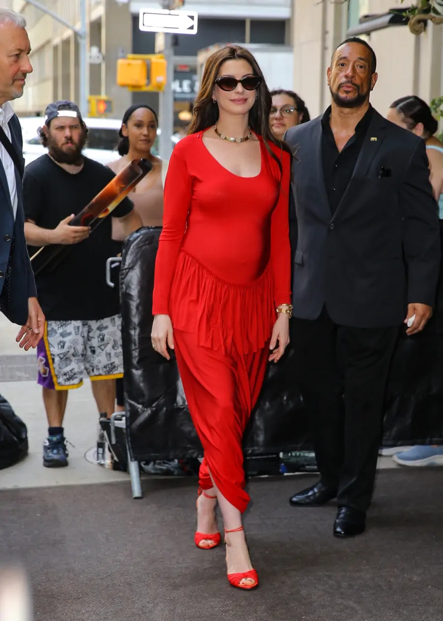 Anne Hathaway, Hamilelik Stiline Bambaşka Bir Yön Verdi Anne Hathaway, Hamilelik Stiline Bambaşka Bir Yön Verdi