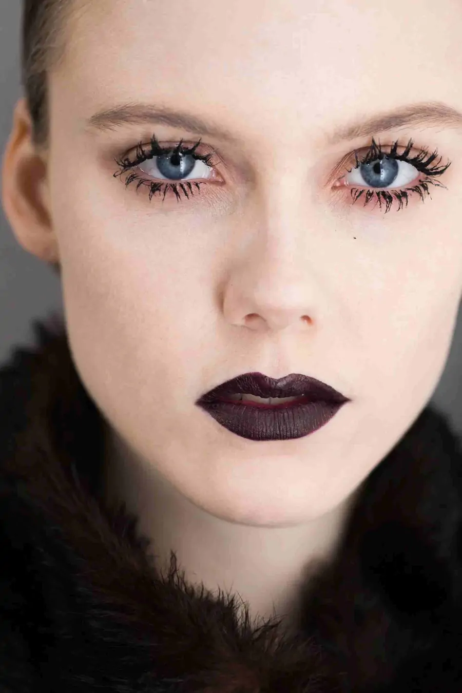Maskarada Yeni Trend: Romantik Islak Kirpik Etkisi Maskarada Yeni Trend: Romantik Islak Kirpik Etkisi