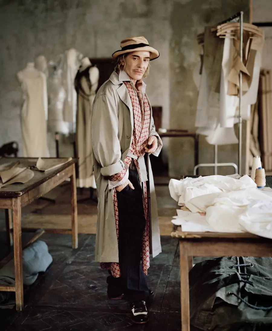 John Galliano’nun 2027 Met Sergisi Horizons Gerçekleşmeyecek John Galliano’nun 2027 Met Sergisi Horizons Gerçekleşmeyecek