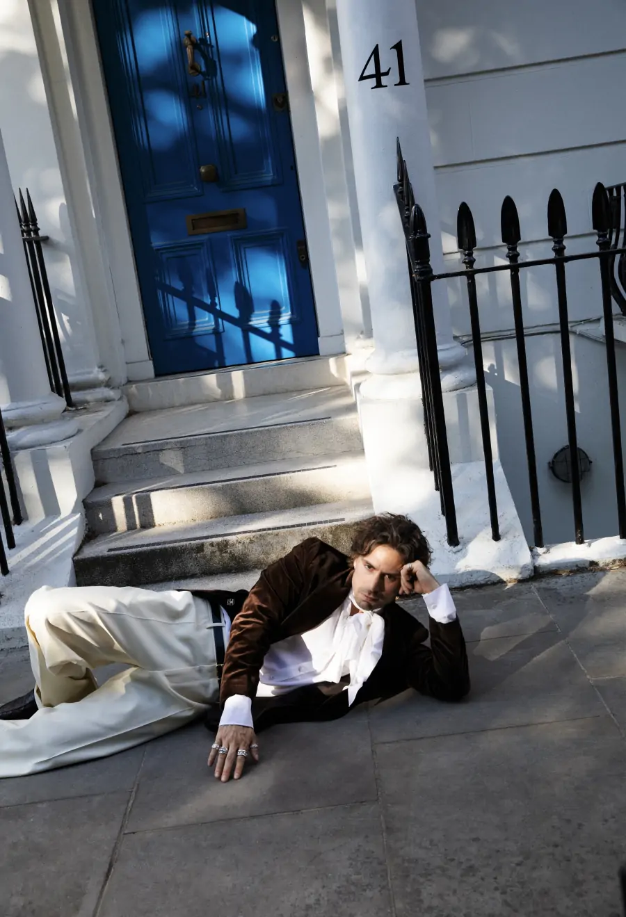 Taro Emir’in Vogue Türkiye Röportajı: Eve Dönüş Üzerine Taro Emir’in Vogue Türkiye Röportajı: Eve Dönüş Üzerine