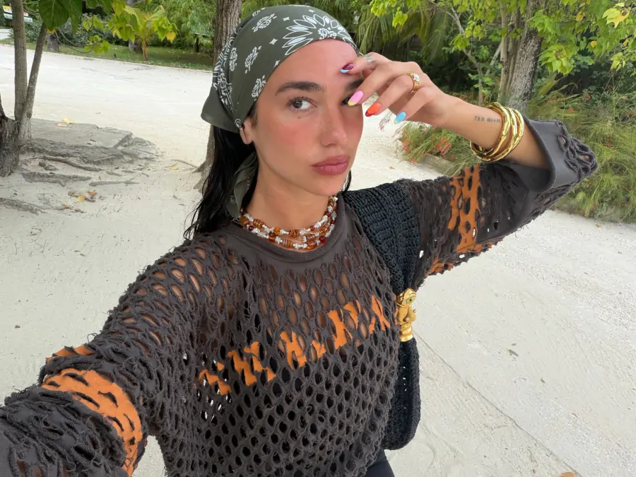 Dua Lipa’nın Sonsuz Yaz Manikürü Dua Lipa'nın Sonsuz Yaz Manikürü