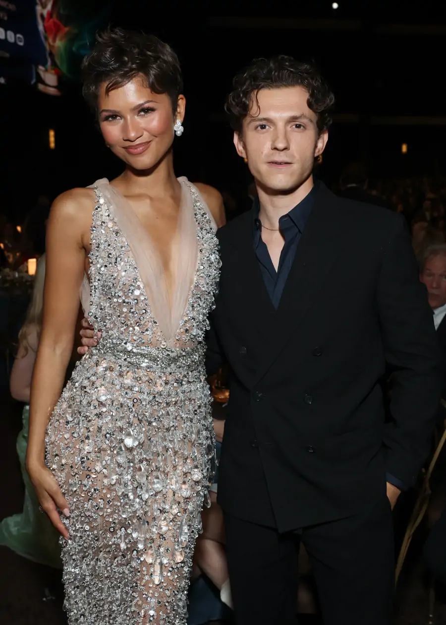 Zendaya ve Tom Holland 2026 Emmy Ödülleri’nde Çift Stilini Kırmızı Halıya Taşıdı Zendaya ve Tom Holland 2026 Emmy Ödülleri’nde Çift Stilini Kırmızı Halıya Taşıdı