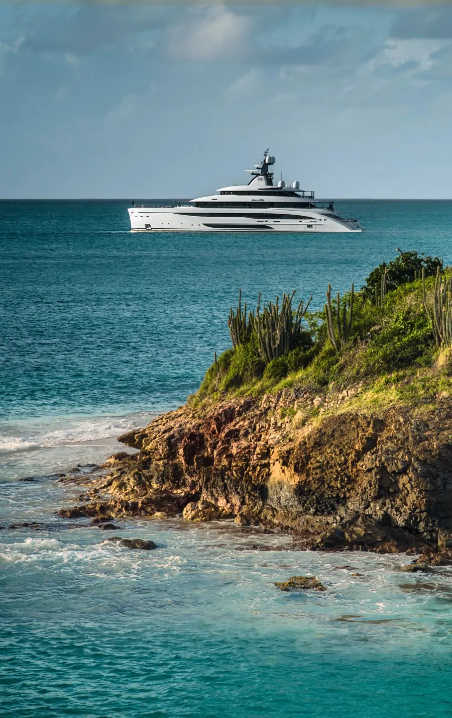 Denizin Üzerinde Bir Yaşam Alanı: CRN M/Y AMOR À VIDA Denizin Üzerinde Bir Yaşam Alanı: CRN M/Y AMOR À VIDA