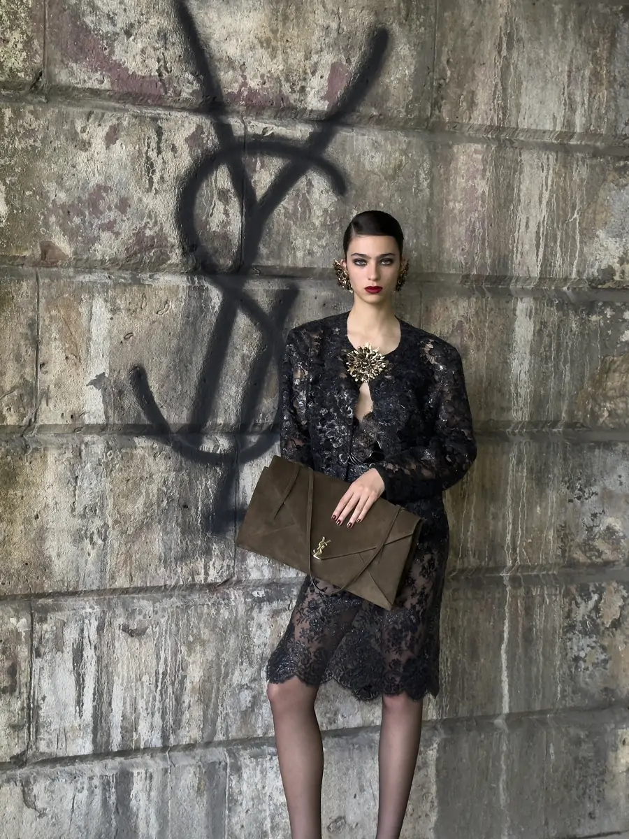 Saint Laurent’in 2026 Kış Kampanyasından Dior’un 2028 Cruise Defilesinin Detaylarına Haftanın Moda Haberleri Saint Laurent’in 2026 Kış Kampanyasından Dior’un 2028 Cruise Defilesinin Detaylarına Haftanın Moda Haberleri