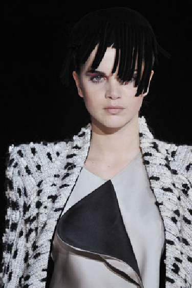 Kazaz, Armani podyumunda