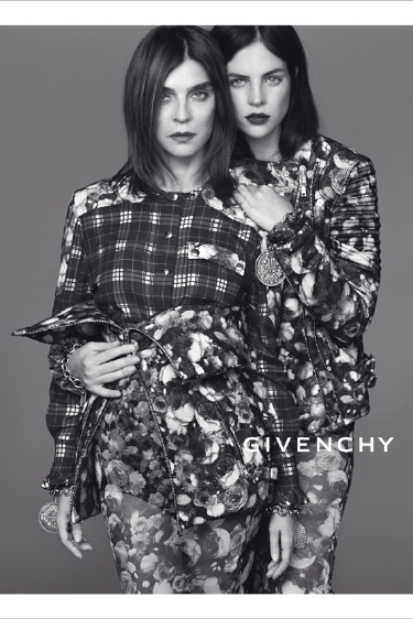 Givenchy’nin çingene çadırı 