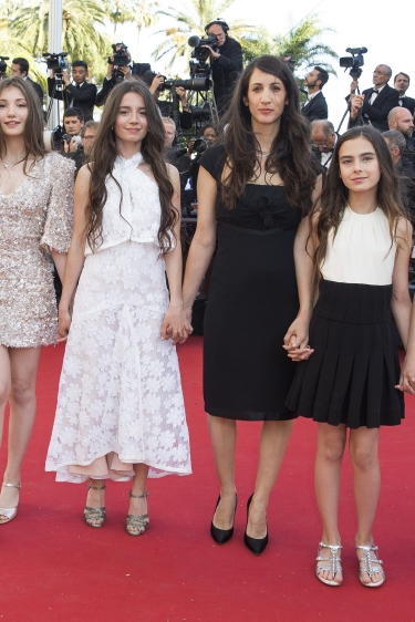 Mustang Ekibi Kırmızı Halıda