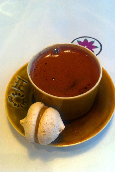 Türk Kahveli Beze ve Güllü Lokum