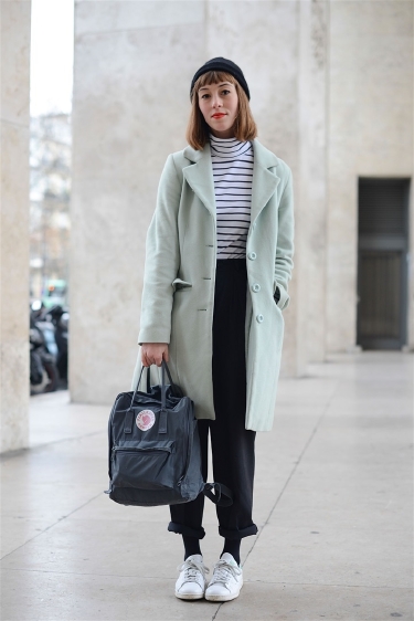 Paris Sokaklarında 4 Palto 4 Yorum