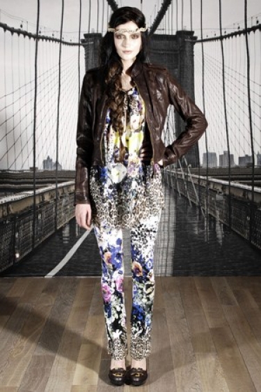 Temperley London da 2011 Pre-Fall (Sonbahar Öncesi) Koleksiyonu'nu sundu.