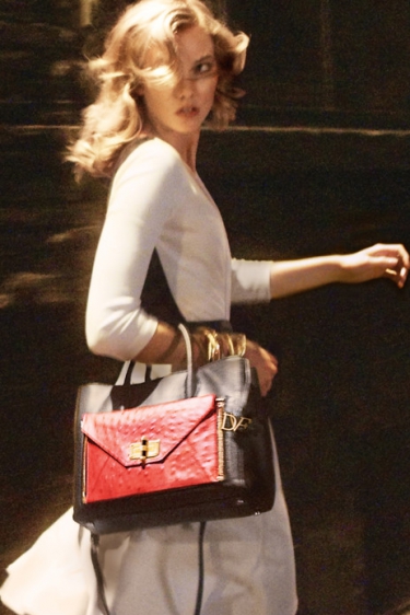 DVF'in Gizli Ajanı Karlie