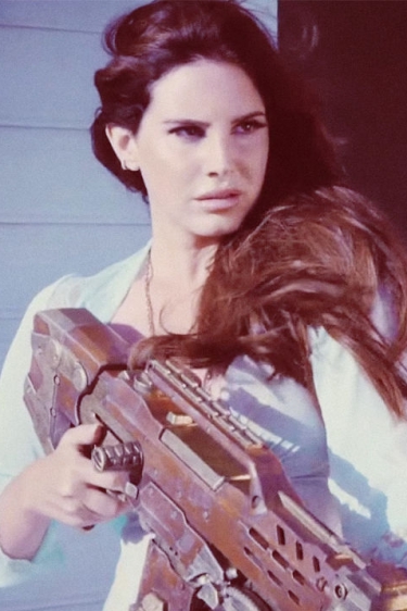 Lana Del Rey'den High By The Beach