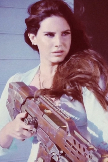 Lana Del Rey'den High By The Beach