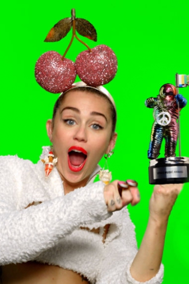 Jeremy Scott'tan MTV'ye Renk Dopingi