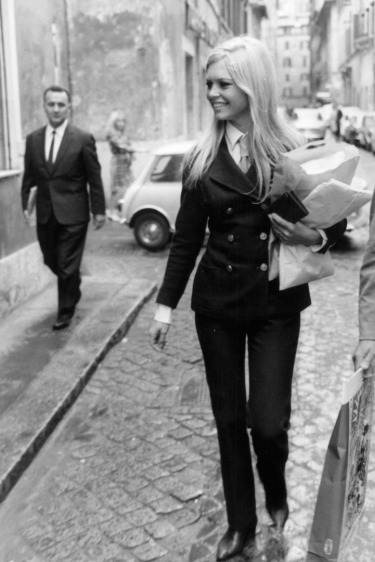 Brigitte Bardot, takım elbise